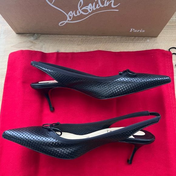 New Christian Louboutin HALL SLING PUMP 55
Perforated Leather Heels Size 7 - Picture 11 of 17